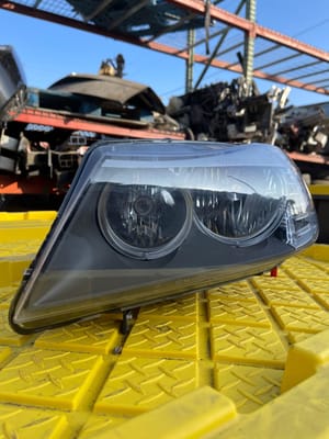 2010 BMW 325i Headlight