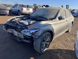 2012 Infiniti M37