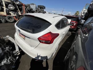 2015 Ford Focus Windshield Glass
