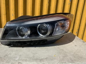 2016 Kia Sorento Headlight
