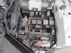 2011 Kia Sorento Fuse Box, Engine