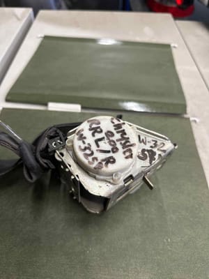 2015 Chrysler 200 Rear Seat Belt