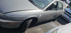 1999 Saturn Satrns Fender