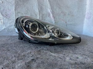 2017 Porsche Cayenne Headlight