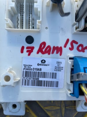 2017 Dodge Dpu15 Cabin Fuse Box