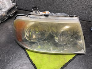 2005 Lincoln Navigator Headlight