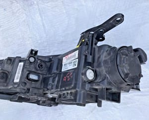 2016 Chrysler 200 Headlight