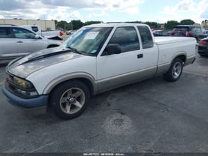 1999 GMC S10s15