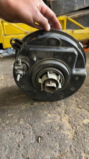 2006 Jeep Liberty Headlight