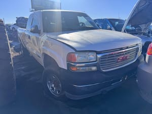 2002 GMC Sierra 2500 Front End