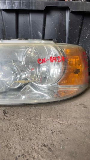 2005 Ford Expedition Headlight