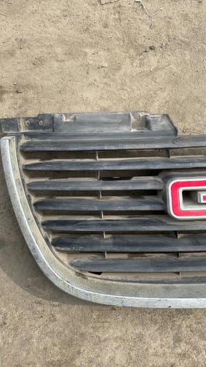 2009 GMC Yukon Grille