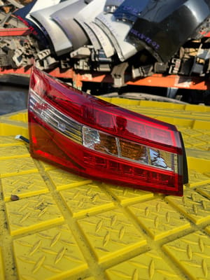 2014 Toyota Avalon Tail Light