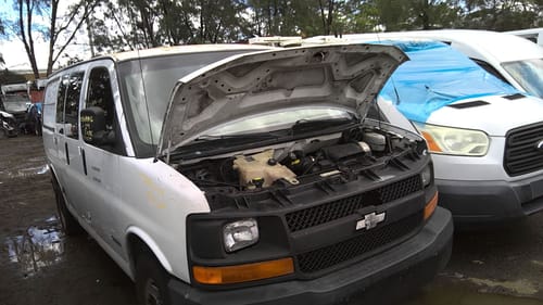 2004 GMC Expr25