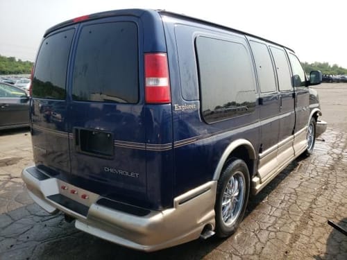 2002 GMC Expr15