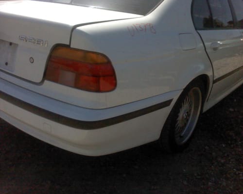 2000 BMW B528i