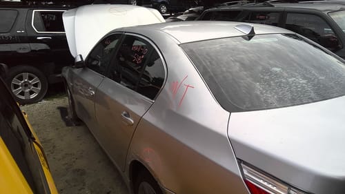2010 BMW B528i