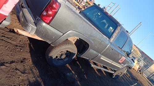 2004 GMC Silv25