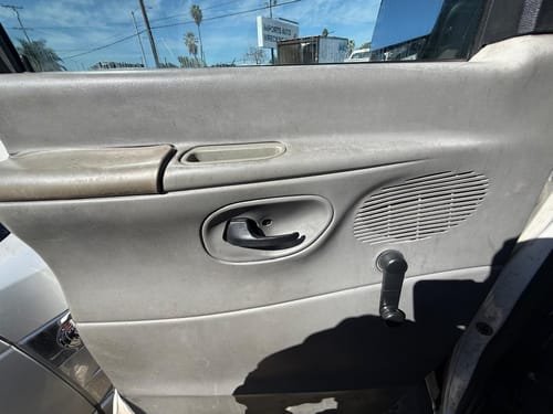 2005 Ford E-350