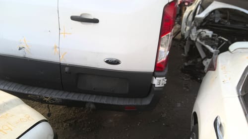 2015 Ford Tra250