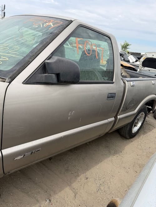 1999 GMC S10s15