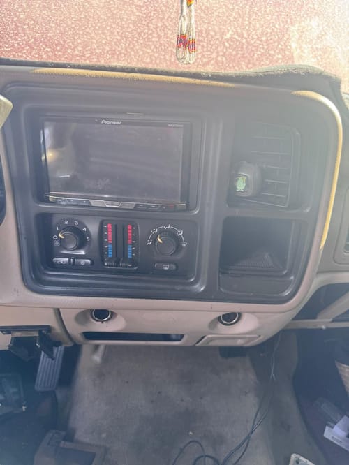 2004 GMC Sub150