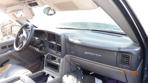 2005 GMC Aval15