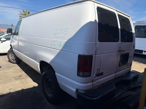 2005 Ford E-350