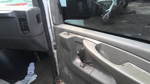 2004 GMC Expr25