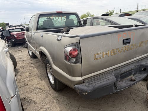 1999 GMC S10s15
