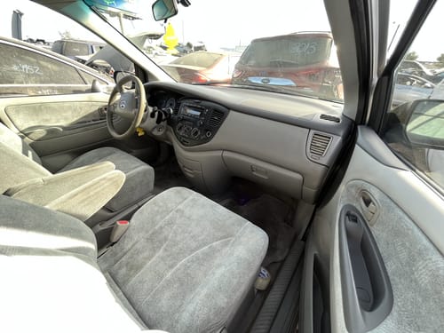 2002 Mazda MPV