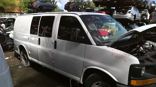 2008 GMC Expr25