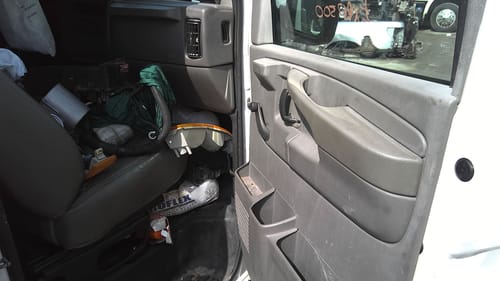 2005 GMC Expr25